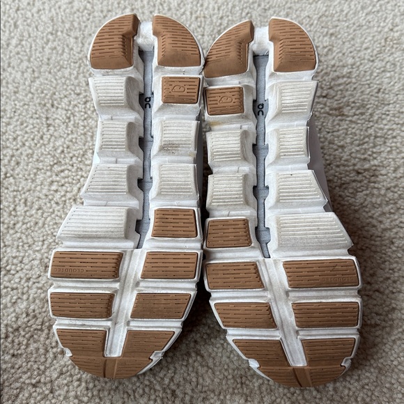 On Cloud 6 Running White Athletic Shoes (8.5) Women’s - Picture 9 of 11